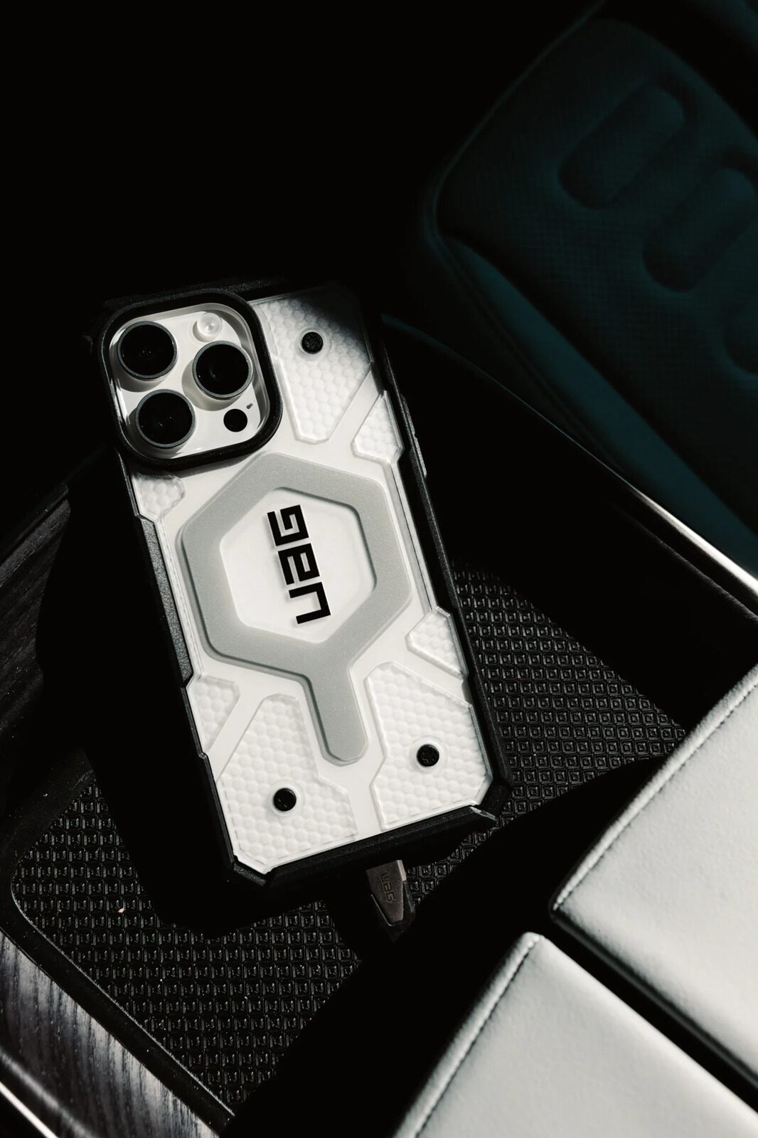 Защитный чехол UAG Pathfinder Magsafe iPhone 15 Pro Max (ice)